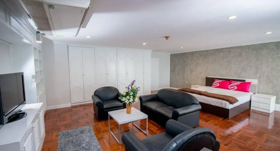 Condo en venta y en alquiler de 3 habitaciones en Watthana, Bangkok