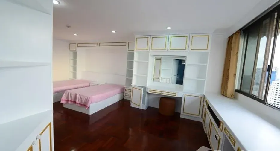 For sale and for rent 3 bedrooms condo in Watthana, Bangkok