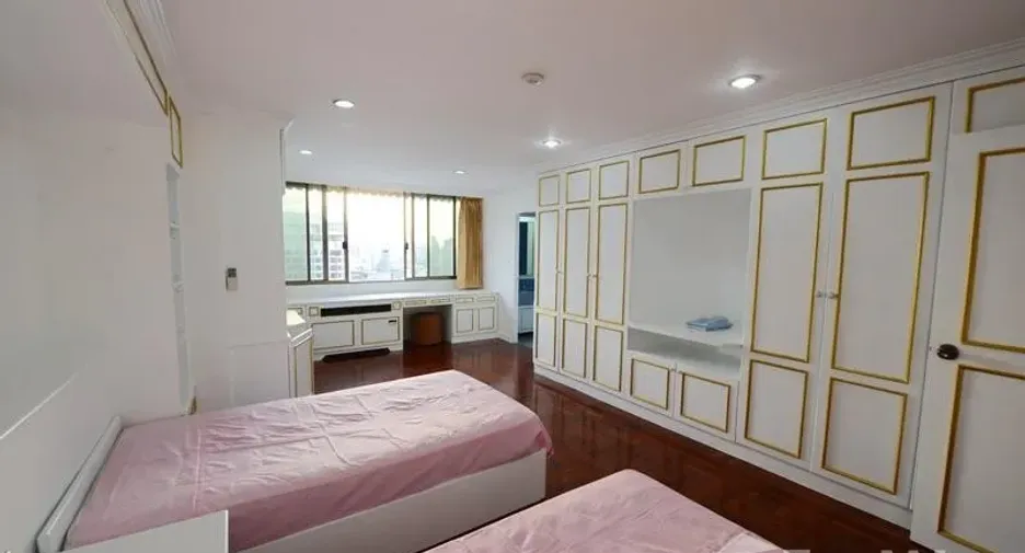 For sale and for rent 3 bedrooms condo in Watthana, Bangkok