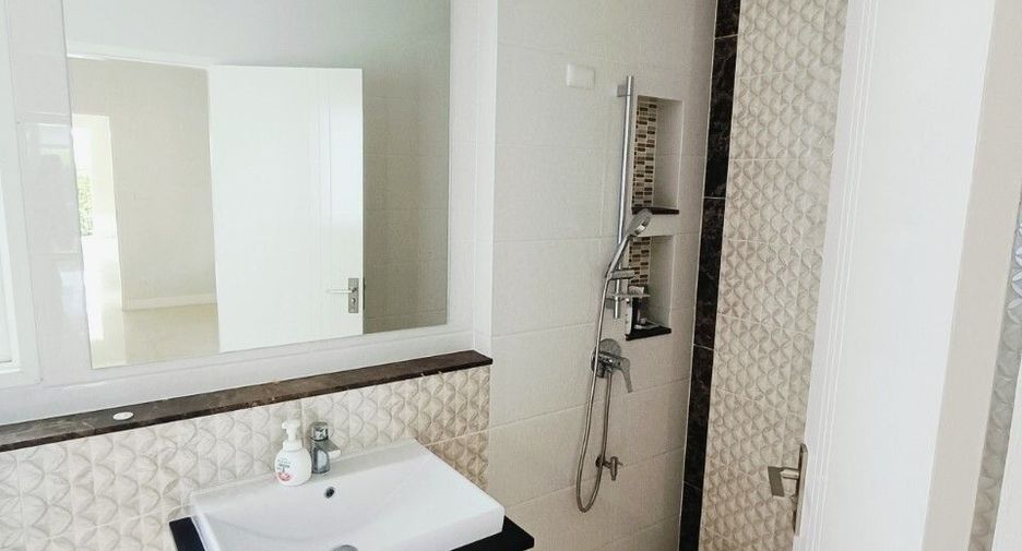 For sale 5 bedrooms house in Thawi Watthana, Bangkok
