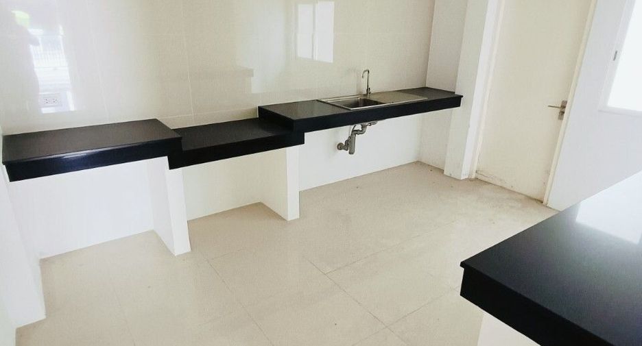 For sale 5 bedrooms house in Thawi Watthana, Bangkok