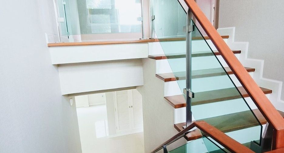 For sale 5 bedrooms house in Thawi Watthana, Bangkok