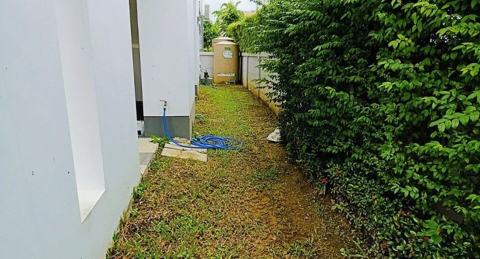 For sale 5 bedrooms house in Thawi Watthana, Bangkok