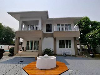 For rent 4 bedrooms villa in Saraphi, Chiang Mai
