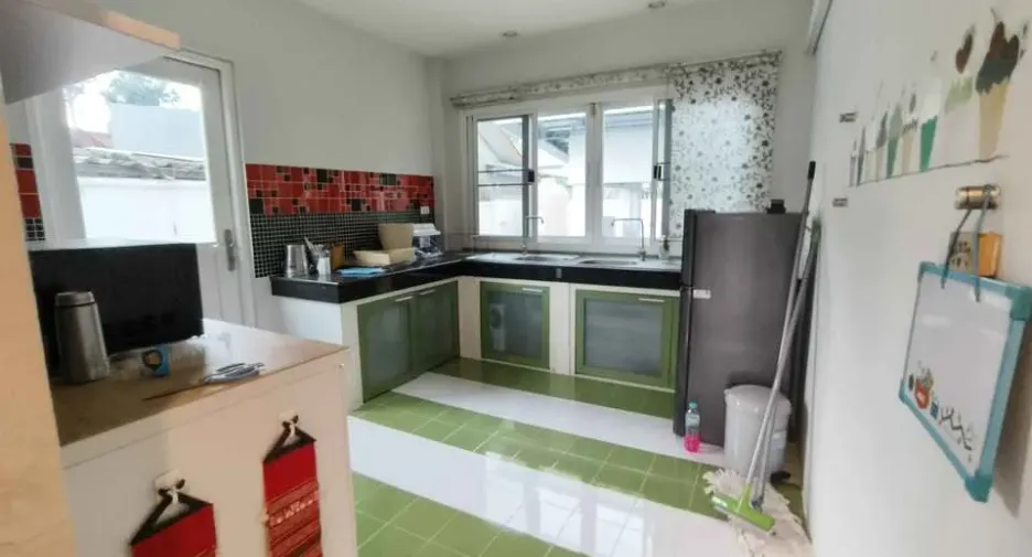 For rent 4 bedrooms villa in Saraphi, Chiang Mai