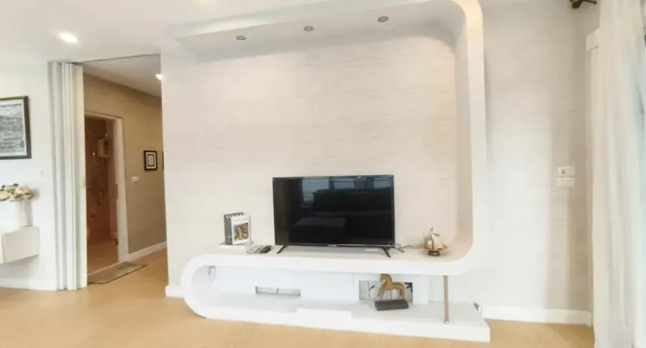 For rent 4 bedrooms villa in Saraphi, Chiang Mai