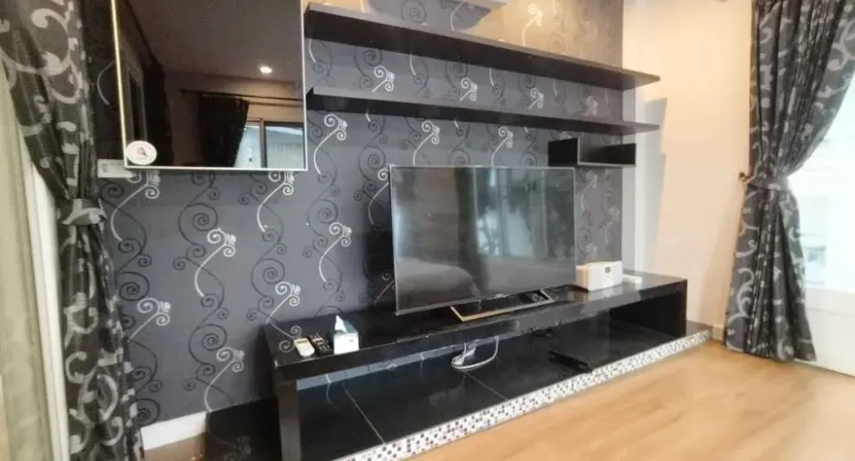 For rent 4 bedrooms villa in Saraphi, Chiang Mai