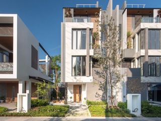 For sale 3 bedrooms townhouse in Phra Khanong, Bangkok