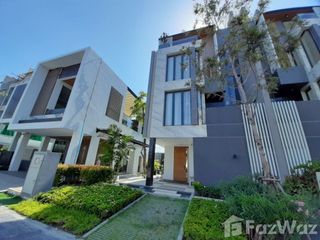 For sale 3 bedrooms townhouse in Phra Khanong, Bangkok