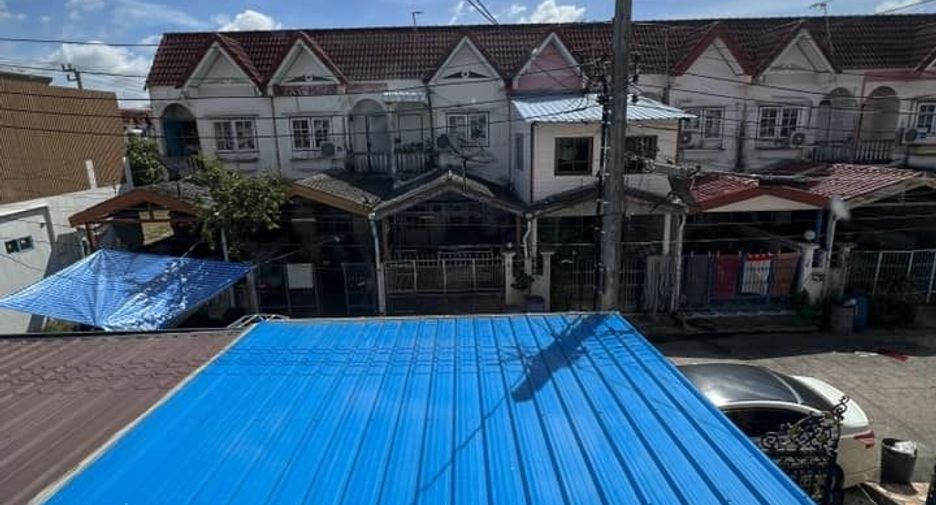 À vendre 2 chambres maison de ville à Nong Chok, Bangkok