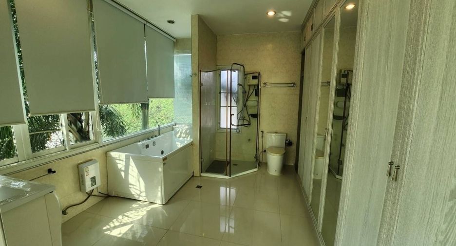 For sale and for rent 3 bedrooms house in Saraphi, Chiang Mai