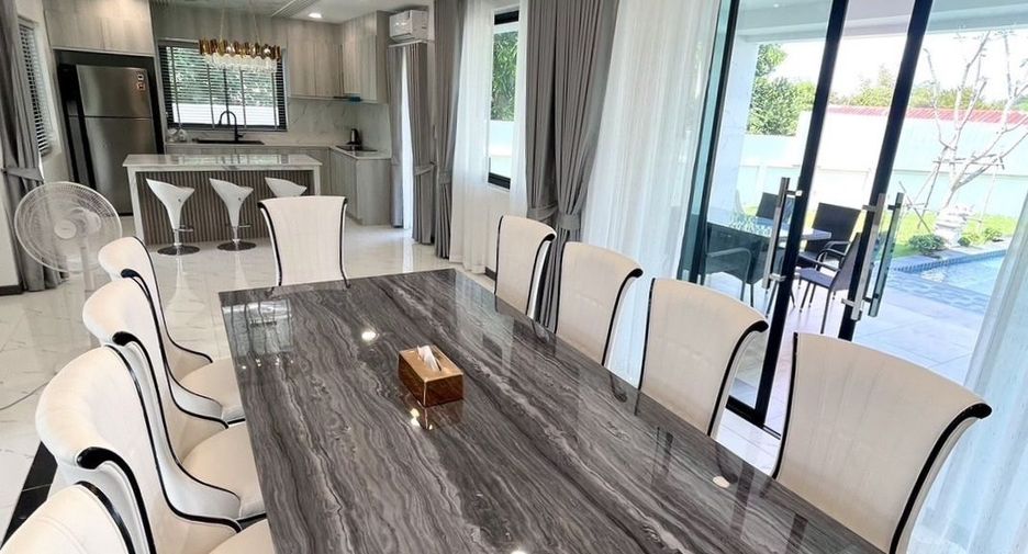Villa en alquiler de 4 habitaciones en Bang Lamung, Chonburi