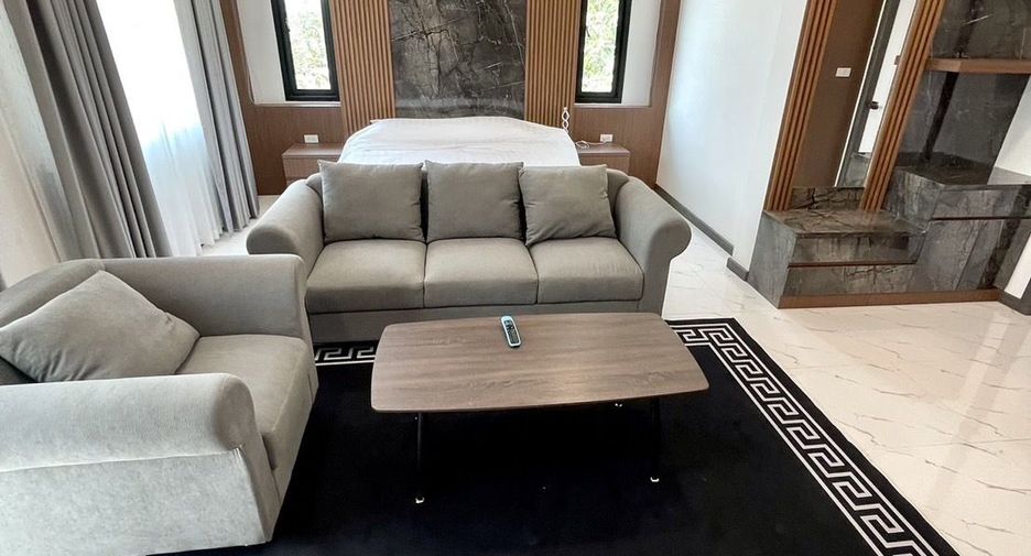 Villa en alquiler de 4 habitaciones en Bang Lamung, Chonburi