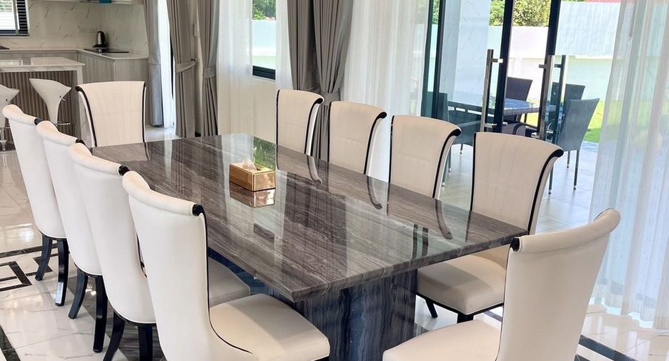 Villa en alquiler de 4 habitaciones en Bang Lamung, Chonburi