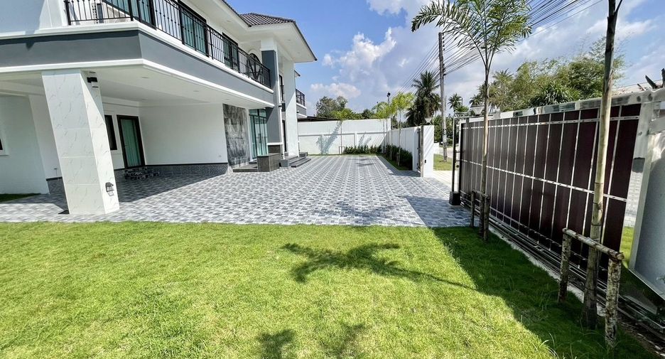 Villa en alquiler de 4 habitaciones en Bang Lamung, Chonburi