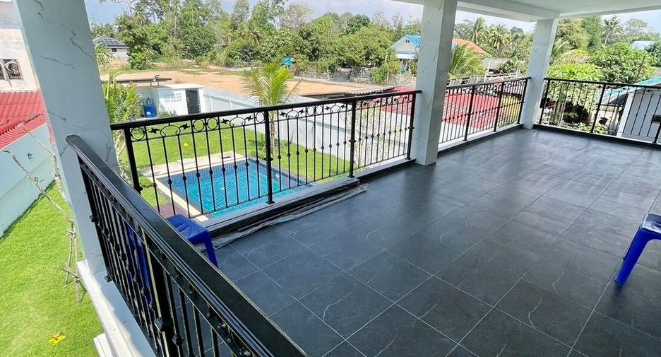 Villa en alquiler de 4 habitaciones en Bang Lamung, Chonburi