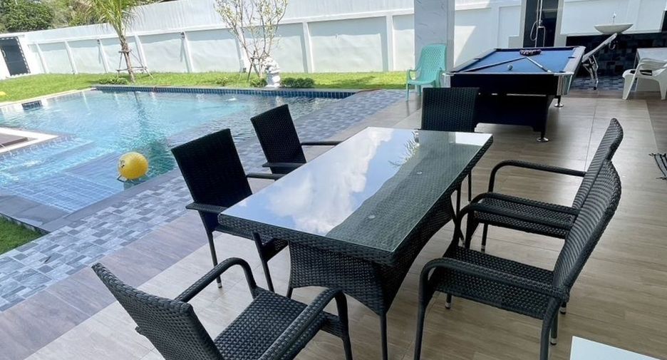 Villa en alquiler de 4 habitaciones en Bang Lamung, Chonburi