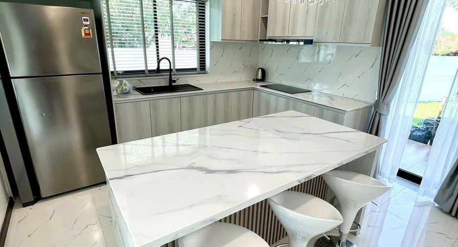 Villa en alquiler de 4 habitaciones en Bang Lamung, Chonburi
