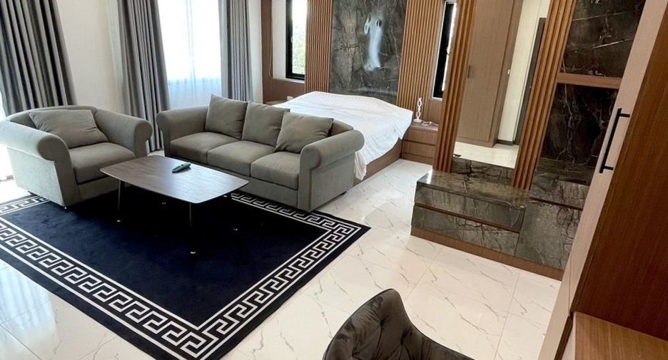 Villa en alquiler de 4 habitaciones en Bang Lamung, Chonburi