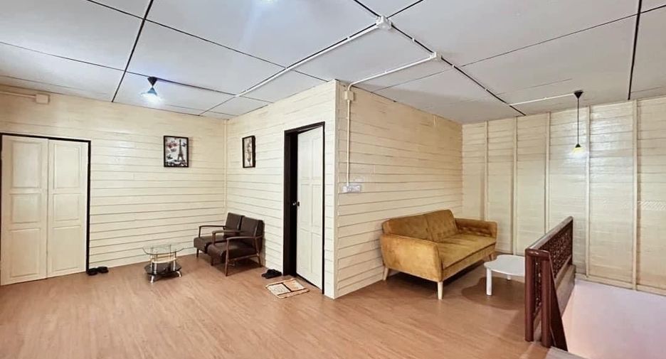 For rent 4 bedrooms house in Mueang Chiang Mai, Chiang Mai
