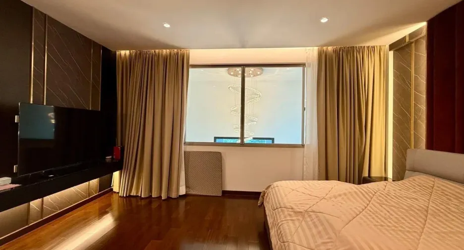 Casa en venta y en alquiler de 5 habitaciones en Lat Krabang, Bangkok