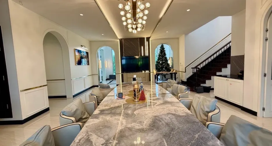Casa en venta y en alquiler de 5 habitaciones en Lat Krabang, Bangkok