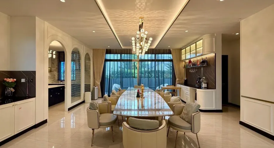 Casa en venta y en alquiler de 5 habitaciones en Lat Krabang, Bangkok