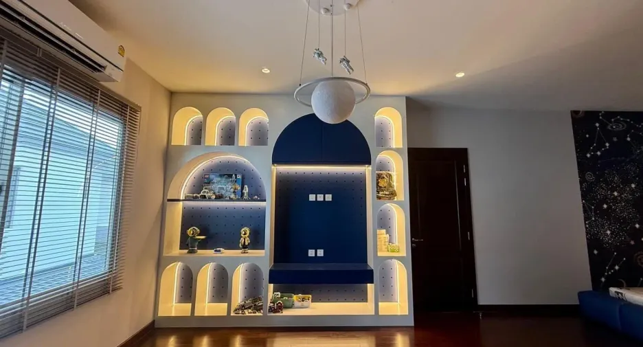 Casa en venta y en alquiler de 5 habitaciones en Lat Krabang, Bangkok