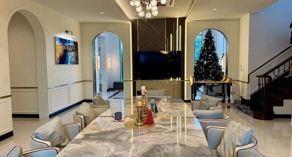 Casa en venta y en alquiler de 5 habitaciones en Lat Krabang, Bangkok