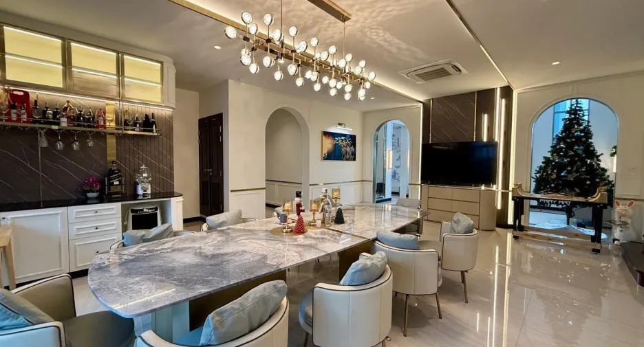 Casa en venta y en alquiler de 5 habitaciones en Lat Krabang, Bangkok