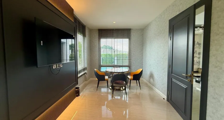 Casa en venta y en alquiler de 5 habitaciones en Lat Krabang, Bangkok
