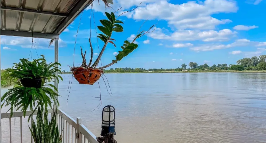 For sale 2 ベッドルーム hotel in Mueang Uthai Thani, Uthai Thani