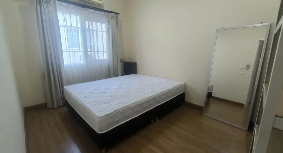 For rent 4 bedrooms townhouse in Mueang Chiang Mai, Chiang Mai