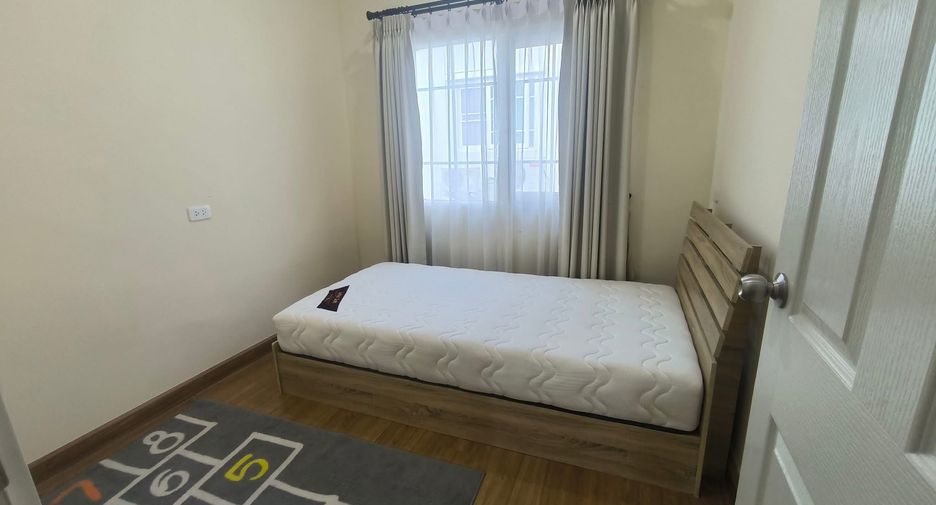 For rent 4 bedrooms townhouse in Mueang Chiang Mai, Chiang Mai