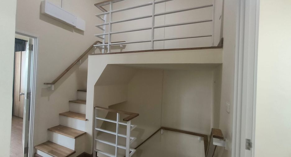 For rent 4 bedrooms townhouse in Mueang Chiang Mai, Chiang Mai