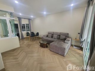 For rent 4 bedrooms townhouse in Mueang Chiang Mai, Chiang Mai