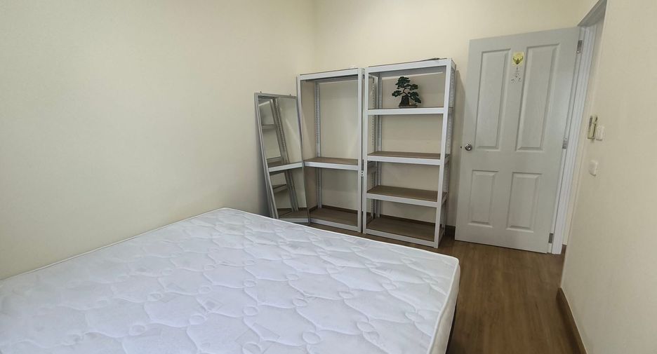 For rent 4 bedrooms townhouse in Mueang Chiang Mai, Chiang Mai