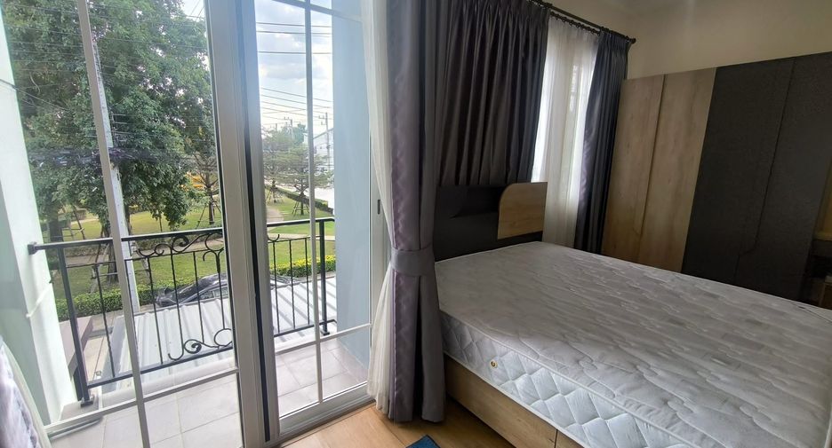 For rent 4 bedrooms townhouse in Mueang Chiang Mai, Chiang Mai