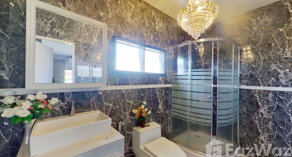 For sale 4 bedrooms house in Saraphi, Chiang Mai
