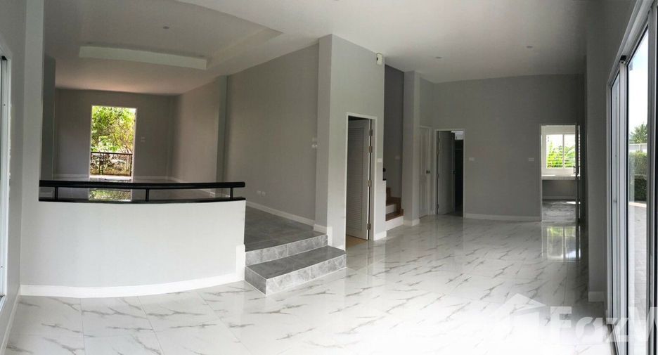 For sale 4 bedrooms house in San Kamphaeng, Chiang Mai