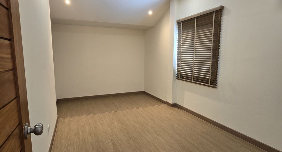 For sale 4 ベッドルーム house in San Kamphaeng, Chiang Mai