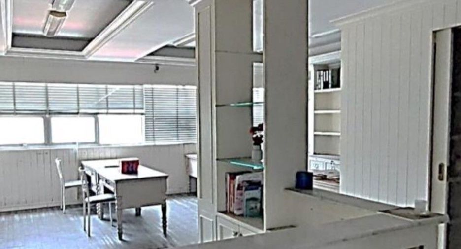 For sale 2 bedrooms retail Space in Huai Khwang, Bangkok