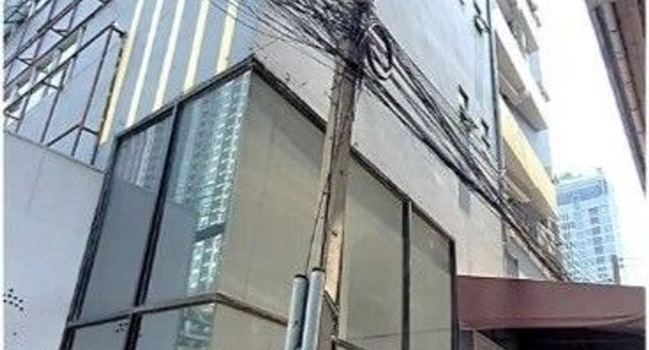 For sale 2 bedrooms retail Space in Huai Khwang, Bangkok