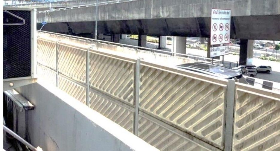 For sale 2 bedrooms retail Space in Huai Khwang, Bangkok