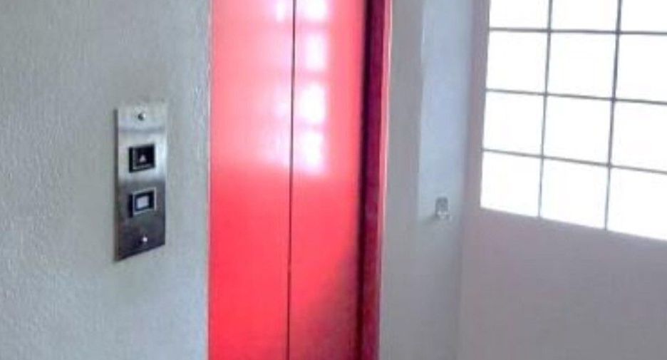 For sale 2 bedrooms retail Space in Huai Khwang, Bangkok