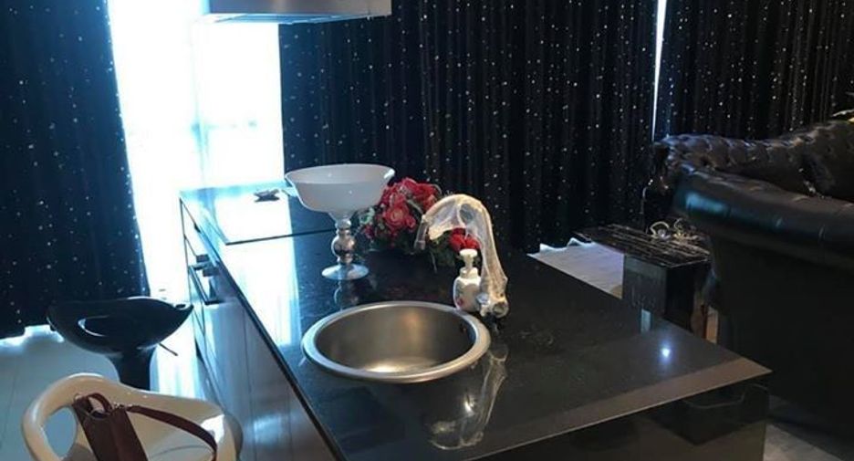 For sale 2 bedrooms condo in Yan Nawa, Bangkok