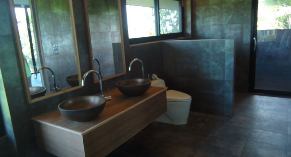 For sale 4 bedrooms house in Phu Phiang, Nan