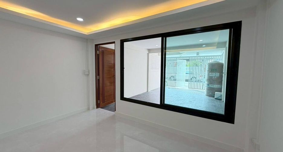 À vendre 2 chambres maison à Lat Phrao, Bangkok