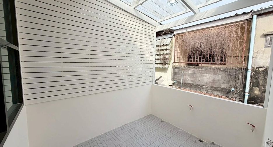À vendre 2 chambres maison à Lat Phrao, Bangkok
