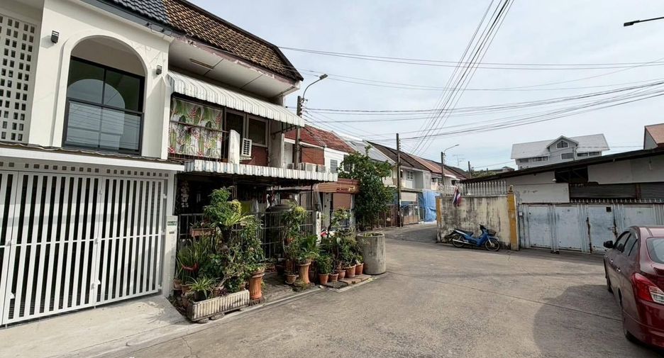 For sale 2 bedrooms house in Lat Phrao, Bangkok